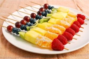 rainbow-fruit-skewers-2