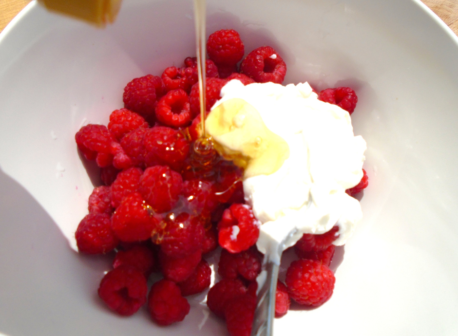 Greek yogurt with raspberry and honey