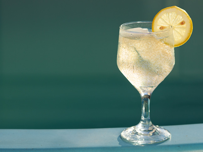 White wine spritzer