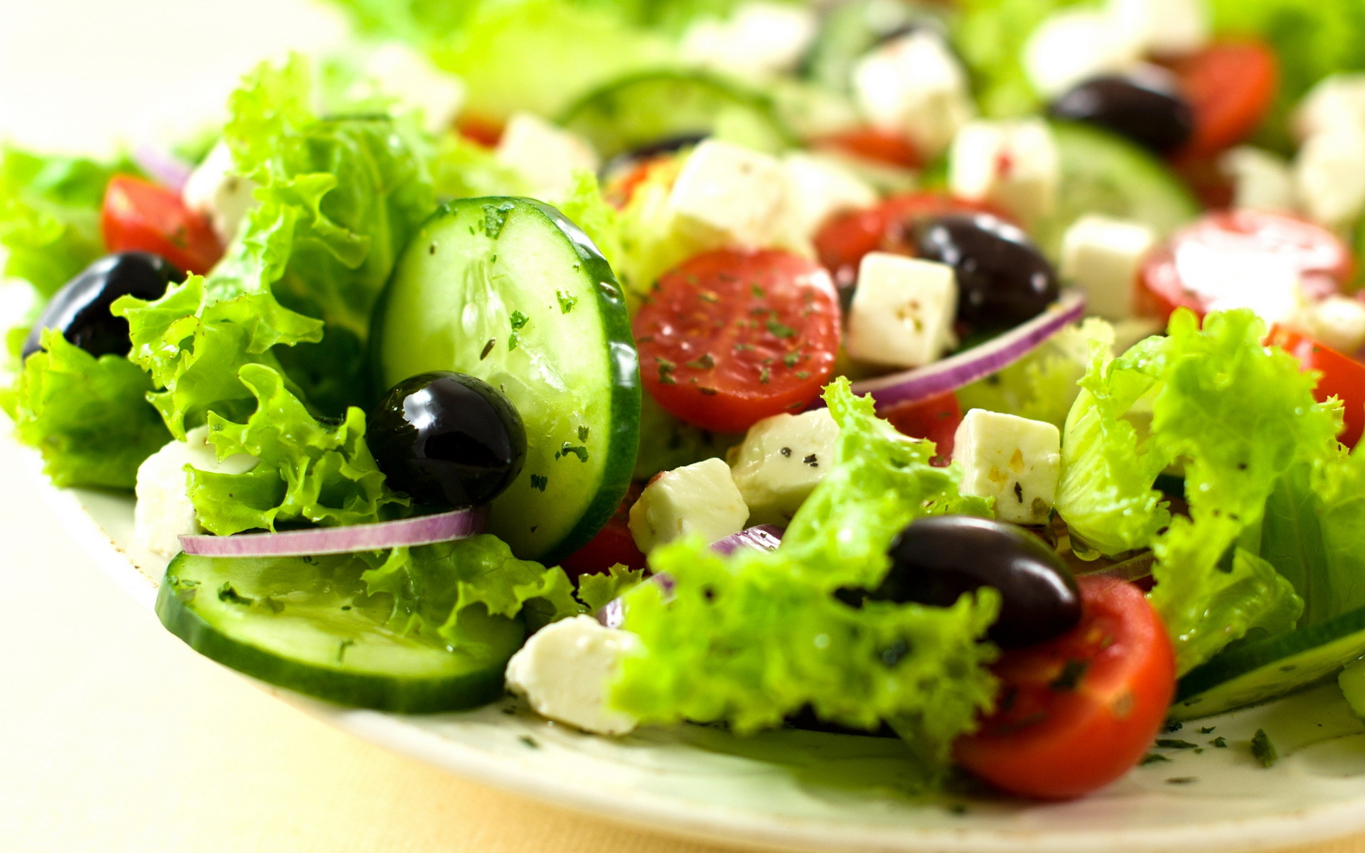 6 Unhealthy Things You’re Adding To Your Salad